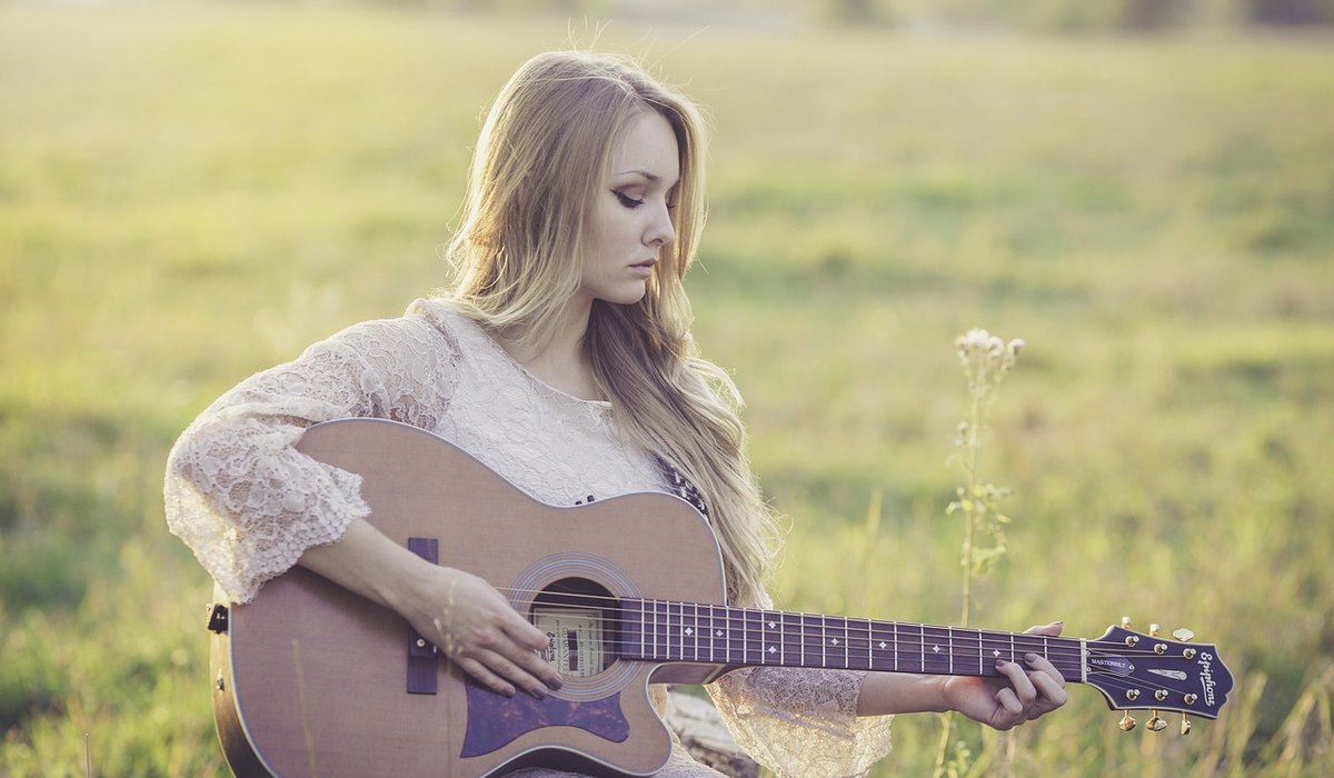Turning Local Stories into Folk Song Lyrics